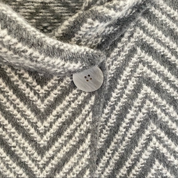 Italian Made Gray Chevron Wool Blend Cardigan Size Small - Picture 5 of 10